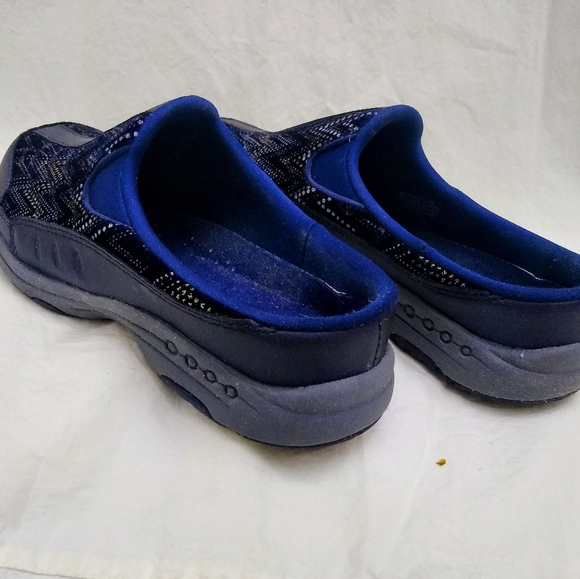 Easy Spirit 'Travel Tone' Slip on Athletic Shoes - Picture 2 of 5